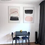Quiet Near The Park, Metro, Centre, Wi-fi - By Hik Apartment